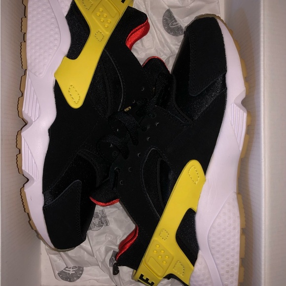 WOMENS NIKE AIR HUARACHE - Picture 4 of 7